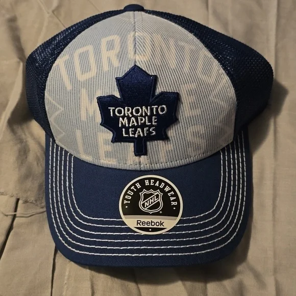 Maple leaf hats - Picture 1 of 1